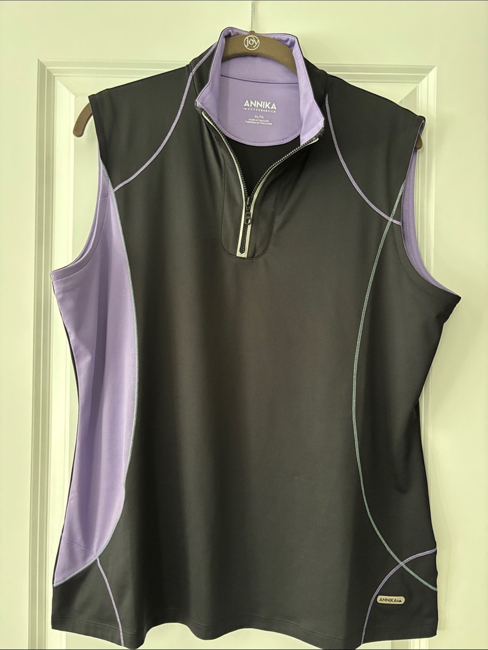 ANNIKA Sleeveless Zip-Front Golf Tank Top in Black with Lavender Panels